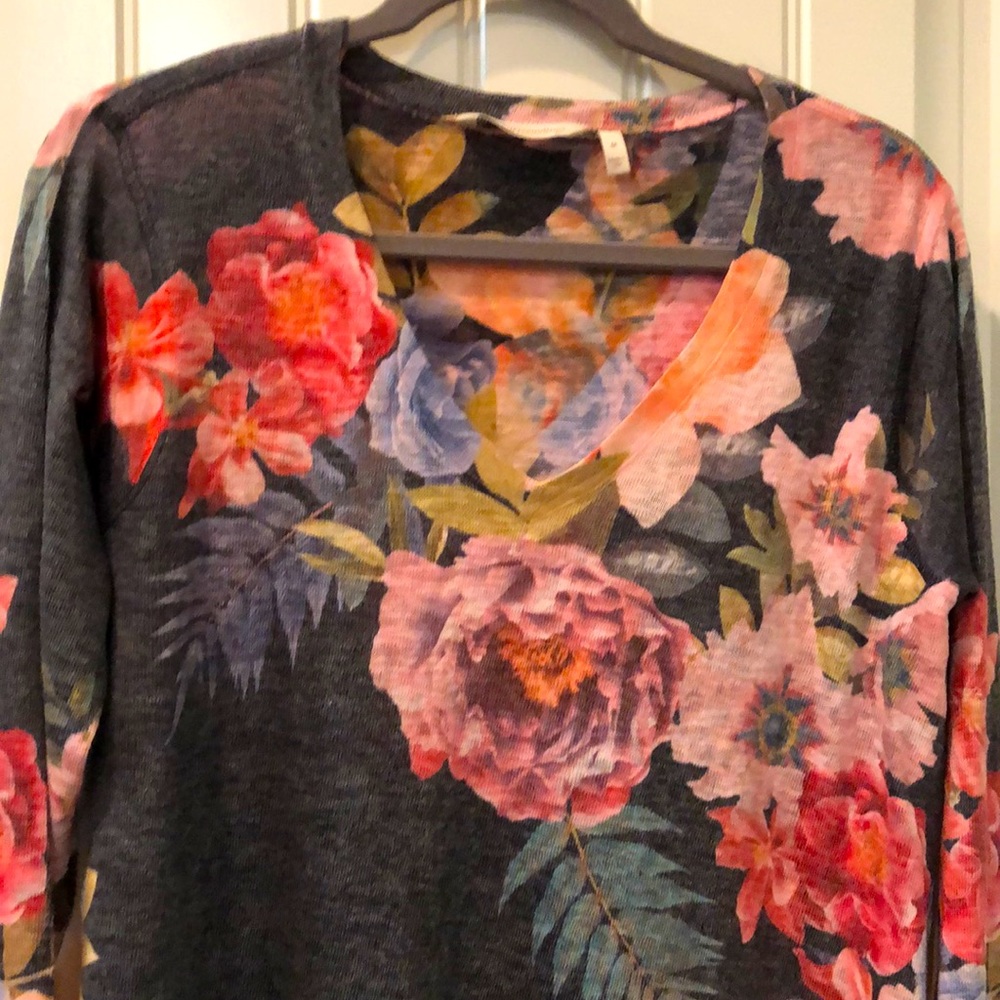 NWOT Soft Surroundings floral tunic sweater with long sleeves in Medium
